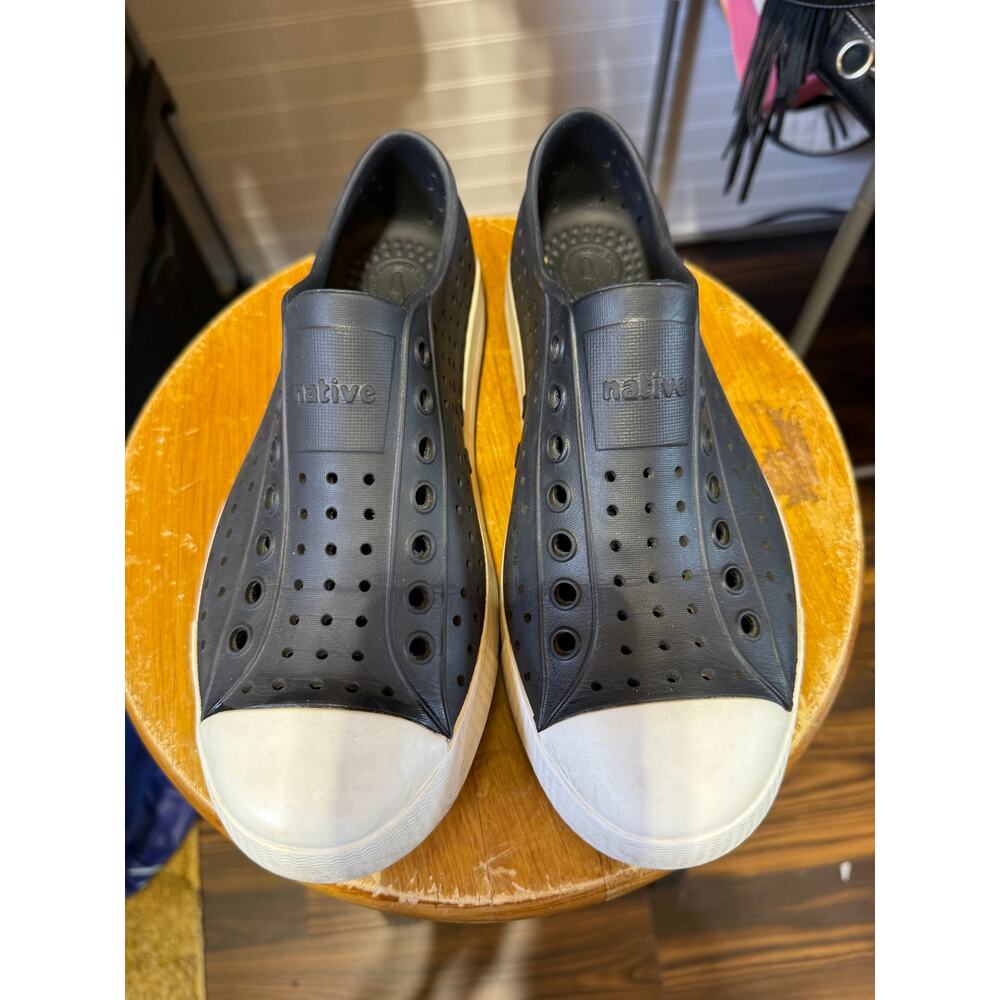 Native Jefferson Slip On Shoes Sise 8